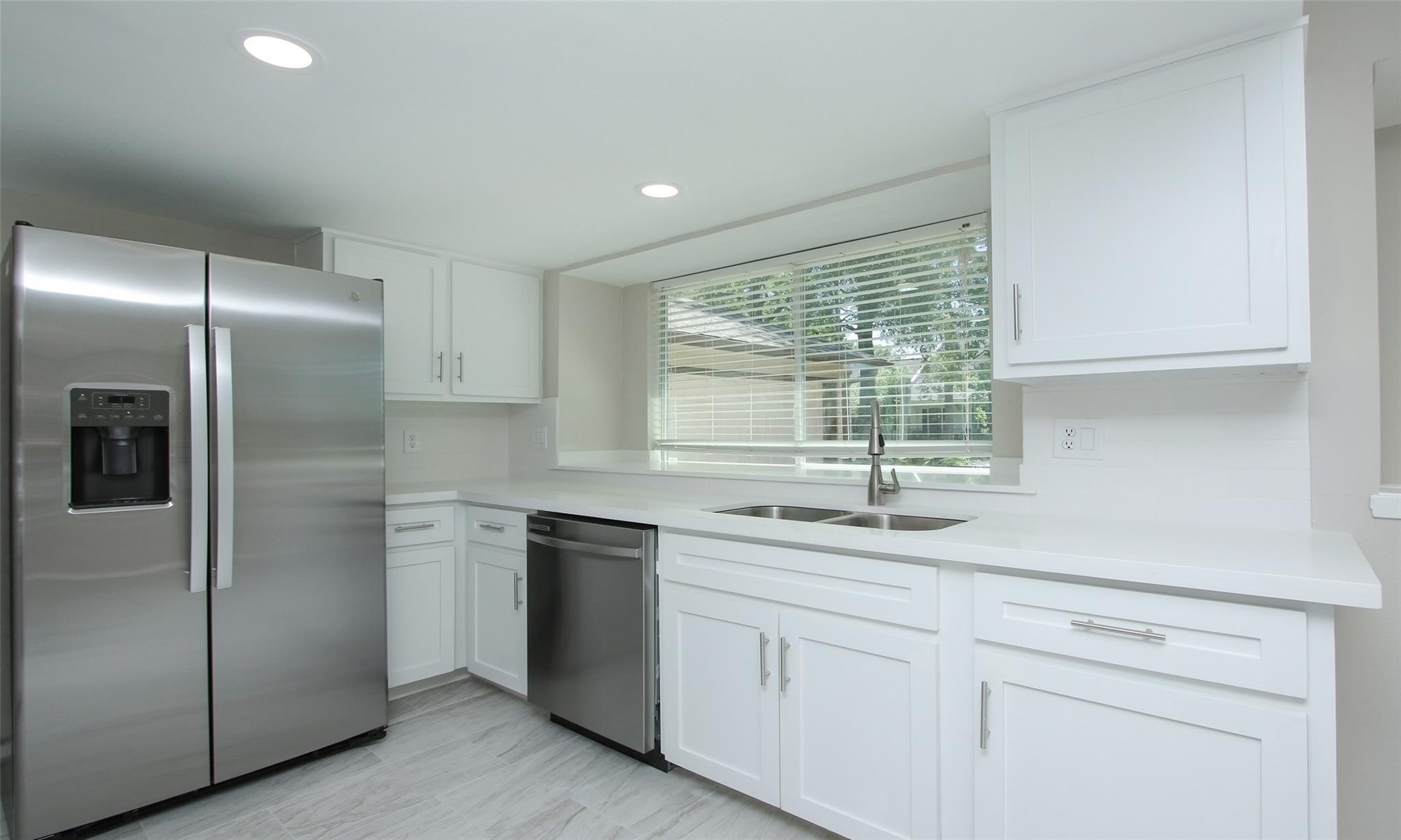 833 Lakeview Drive