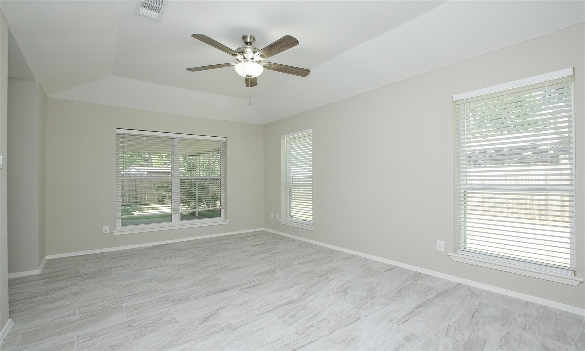 833 Lakeview Drive