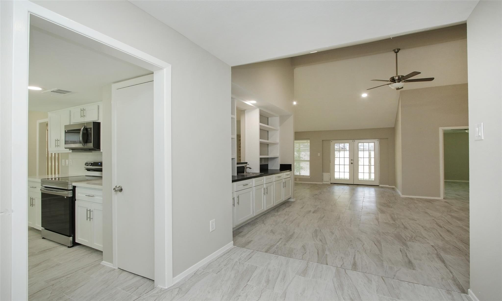 833 Lakeview Drive