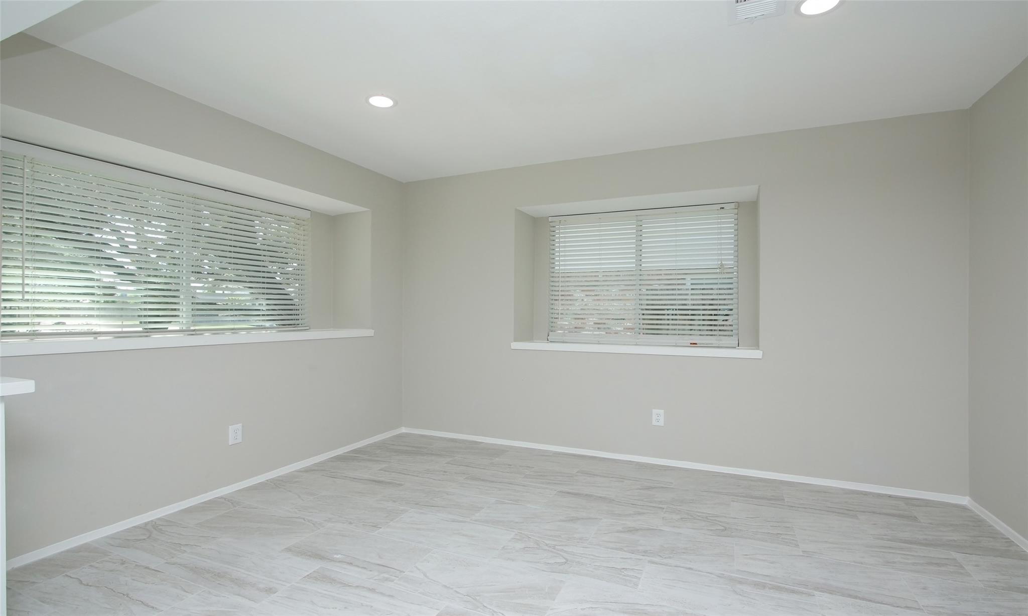 833 Lakeview Drive