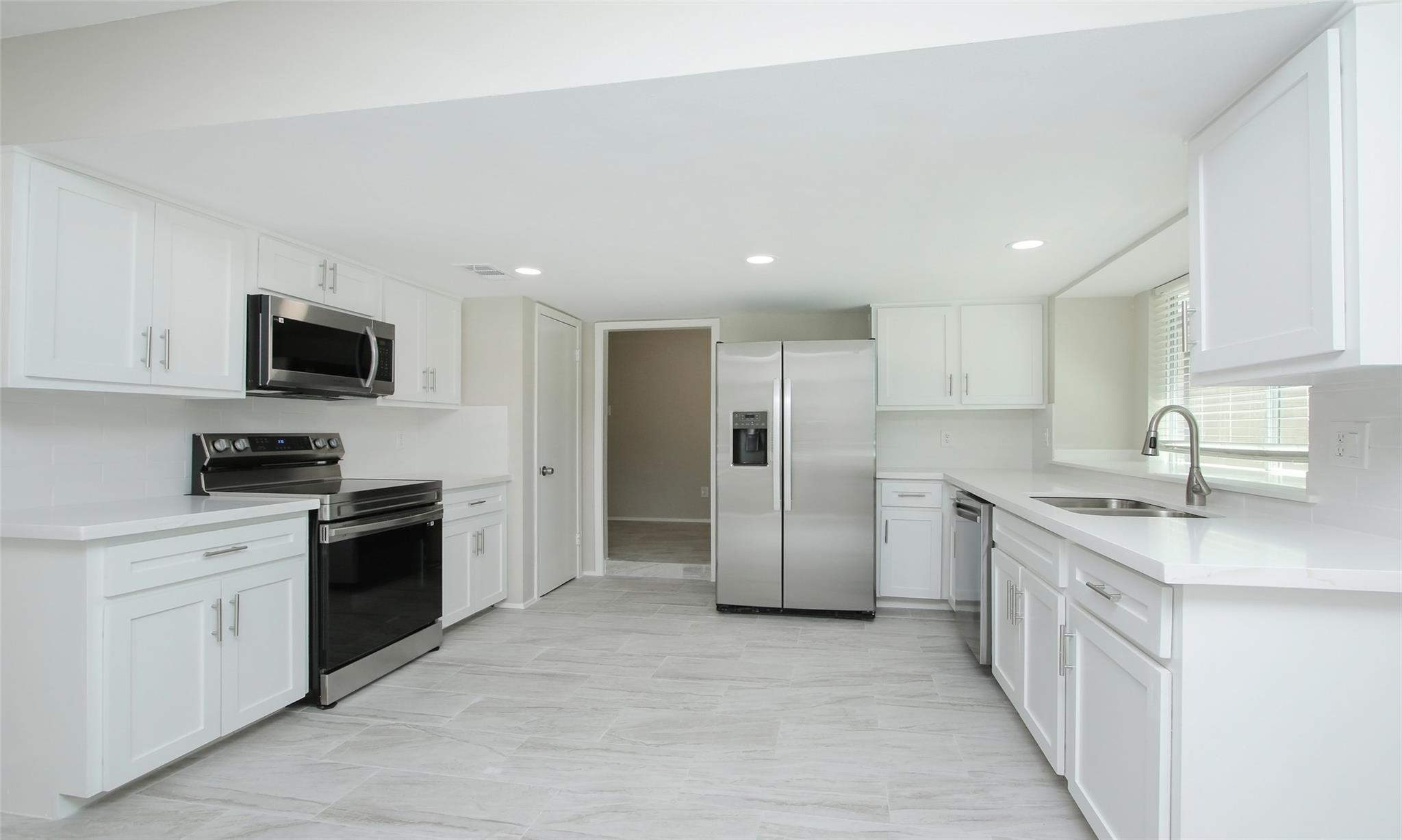 833 Lakeview Drive