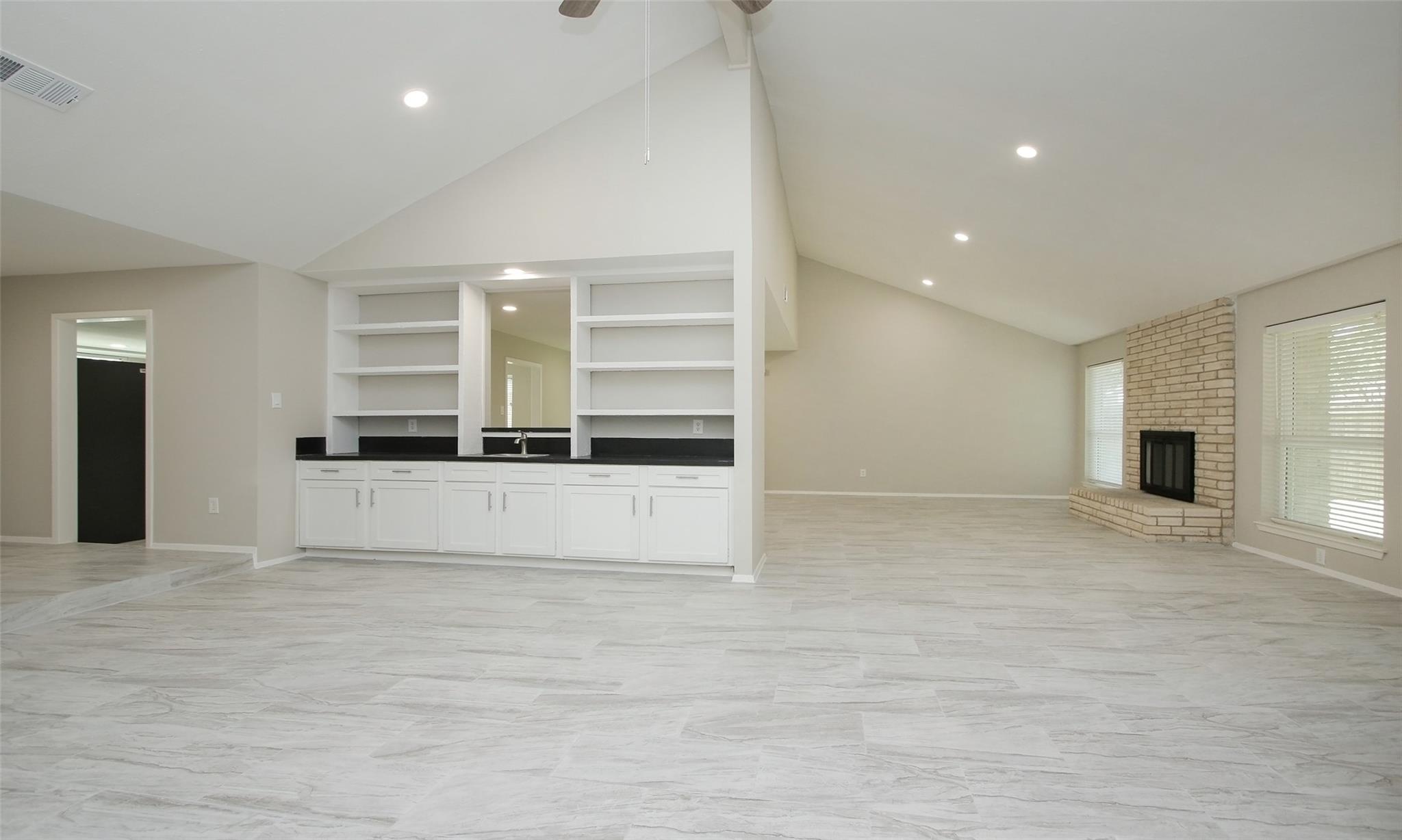 833 Lakeview Drive