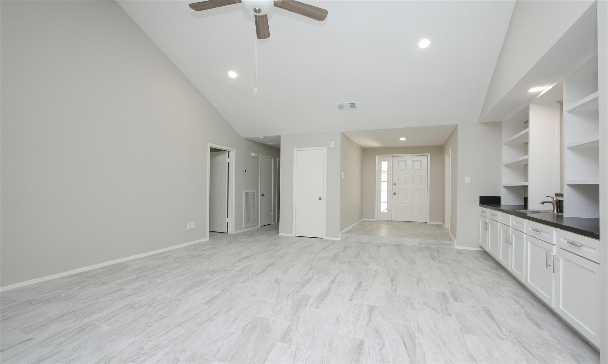 833 Lakeview Drive