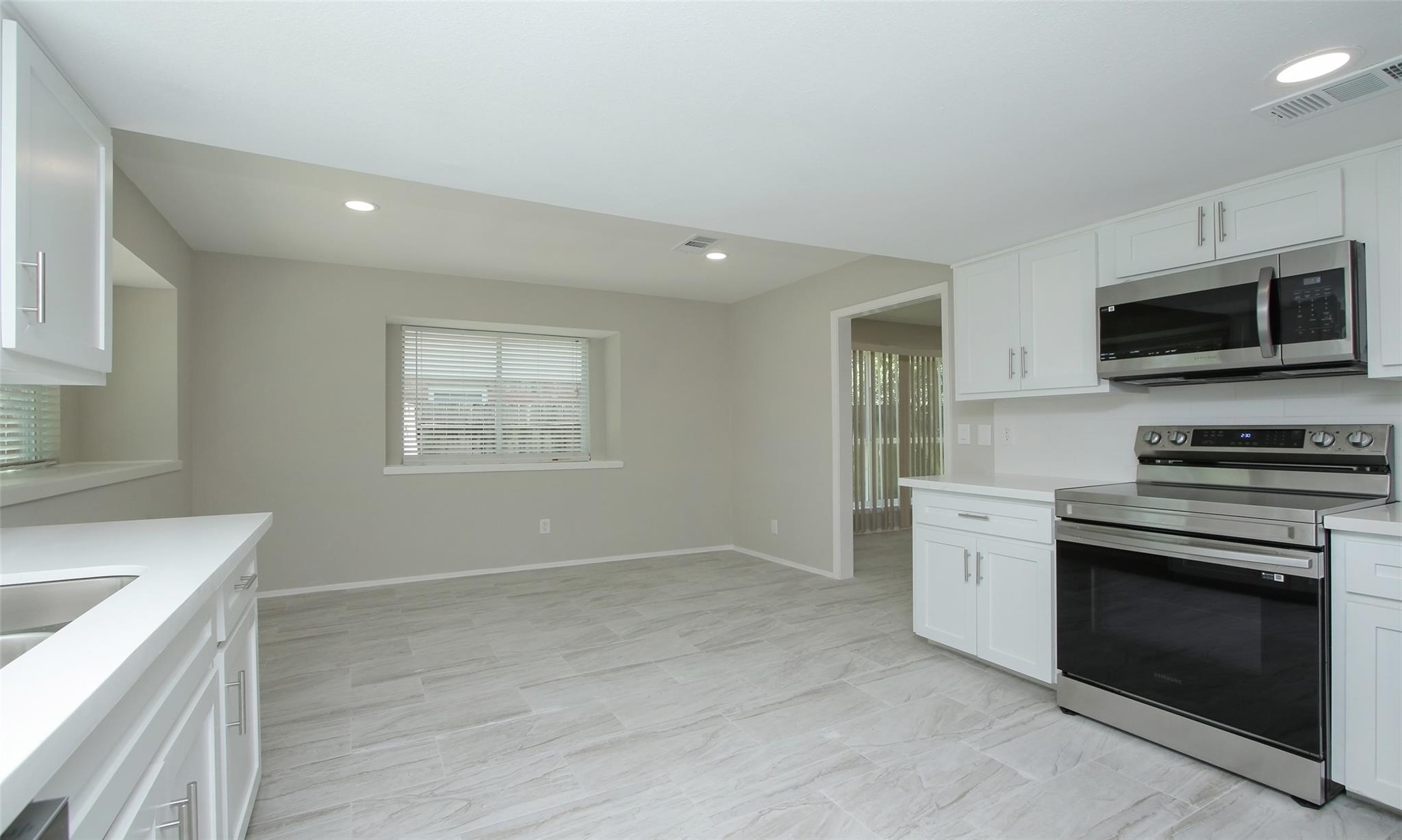 833 Lakeview Drive