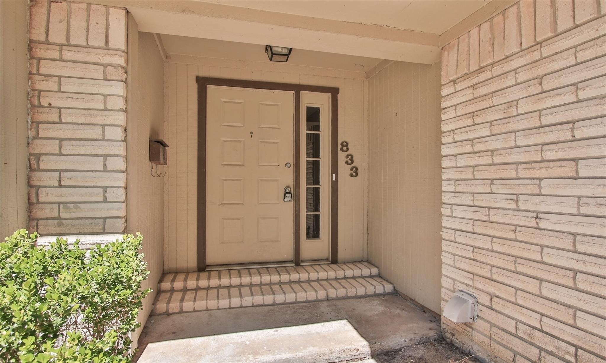 833 Lakeview Drive
