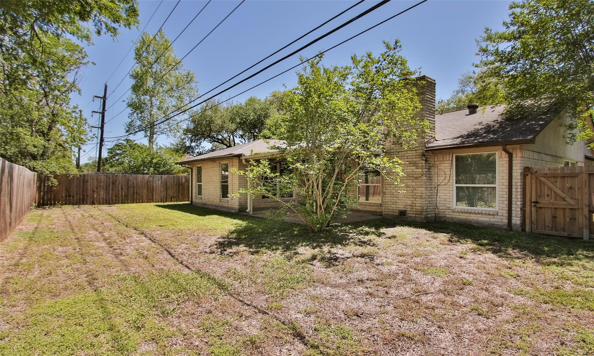 833 Lakeview Drive
