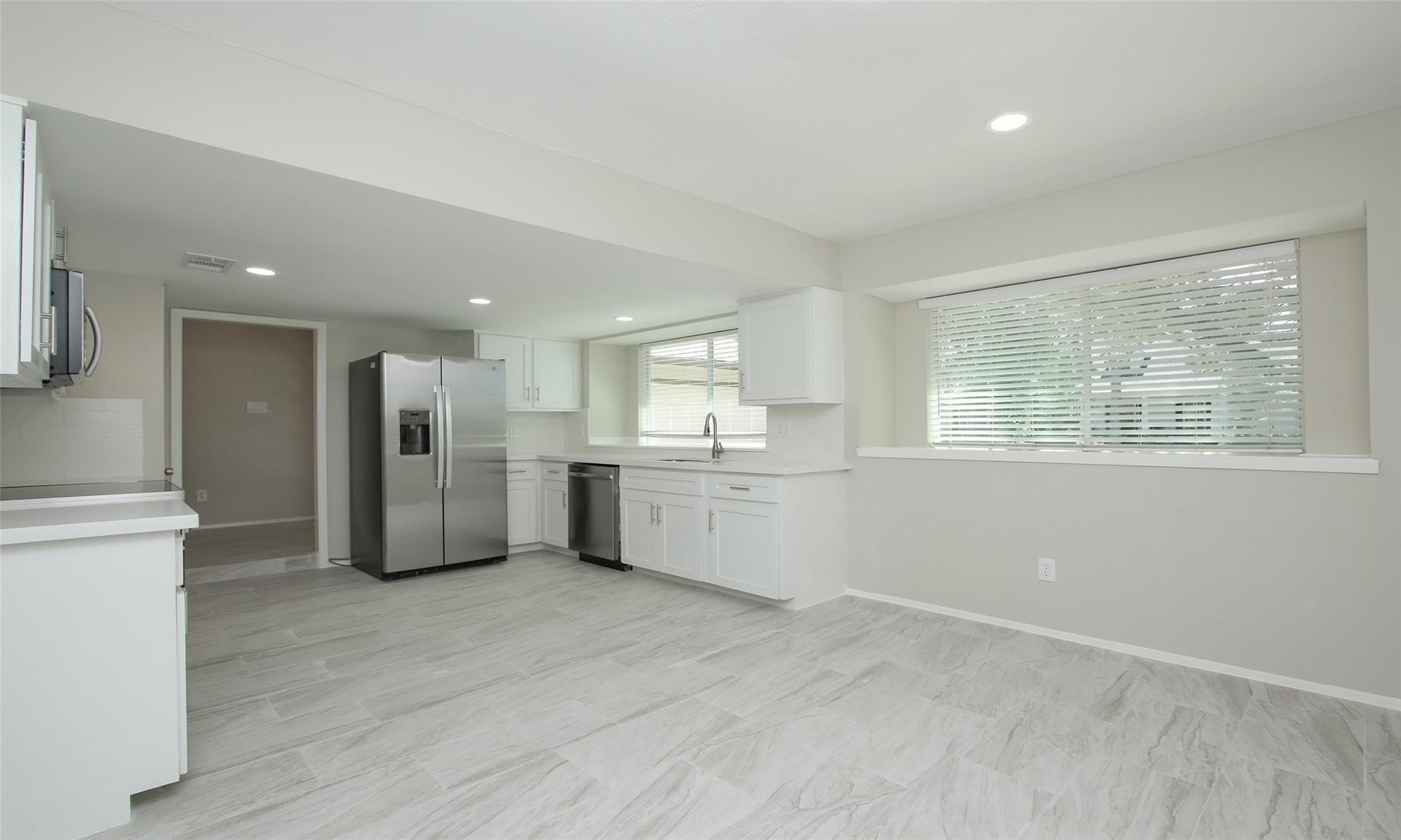 833 Lakeview Drive