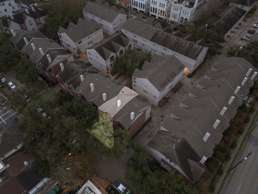1010 La Rue Street