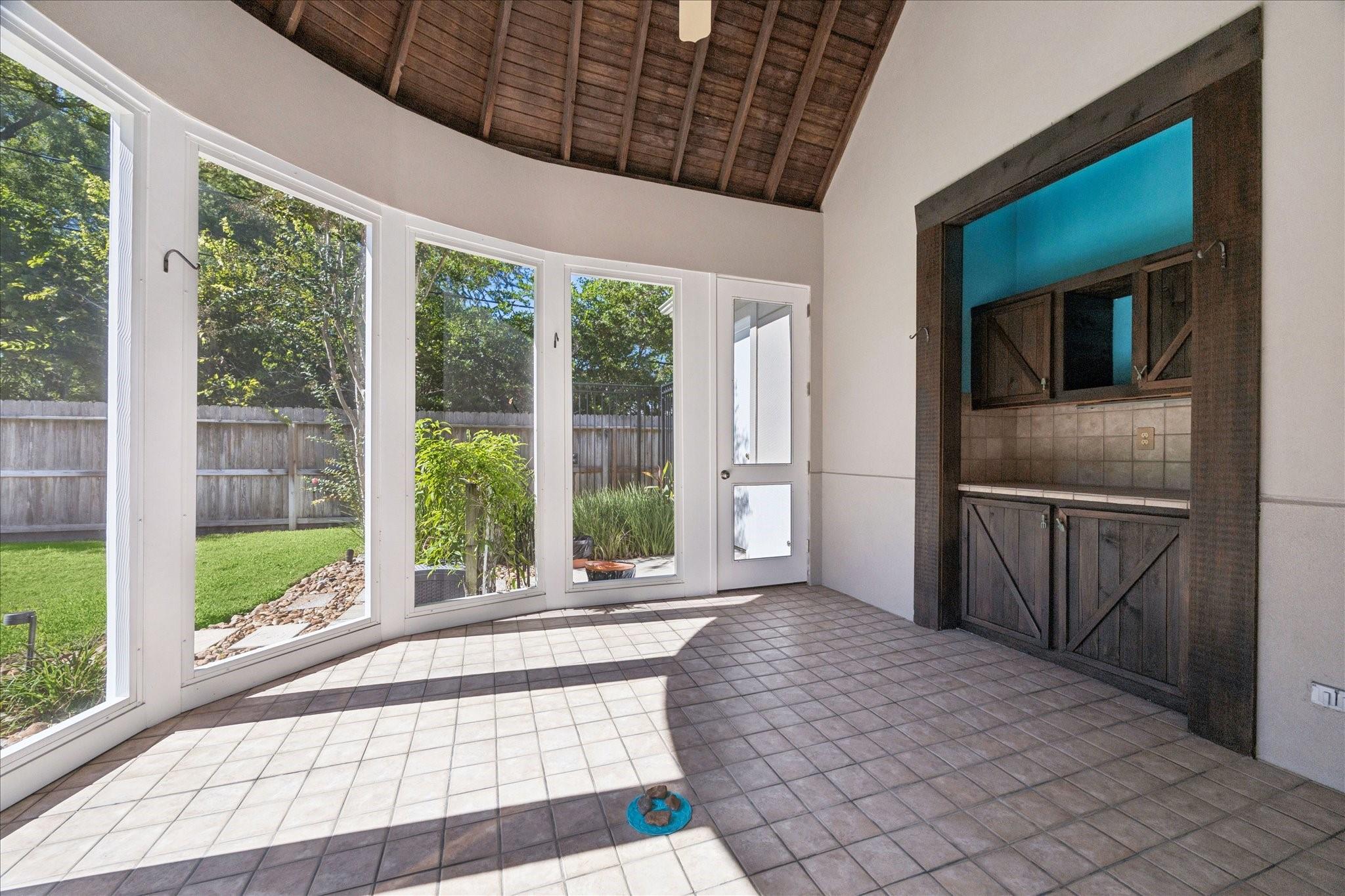 4537 Live Oak Street