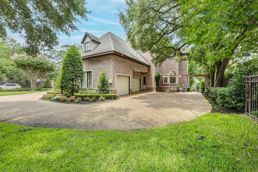 4 Crestwood Drive