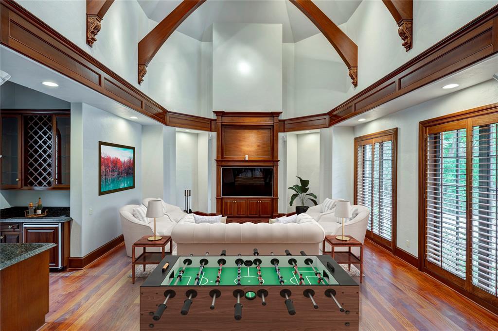 4 Crestwood Drive