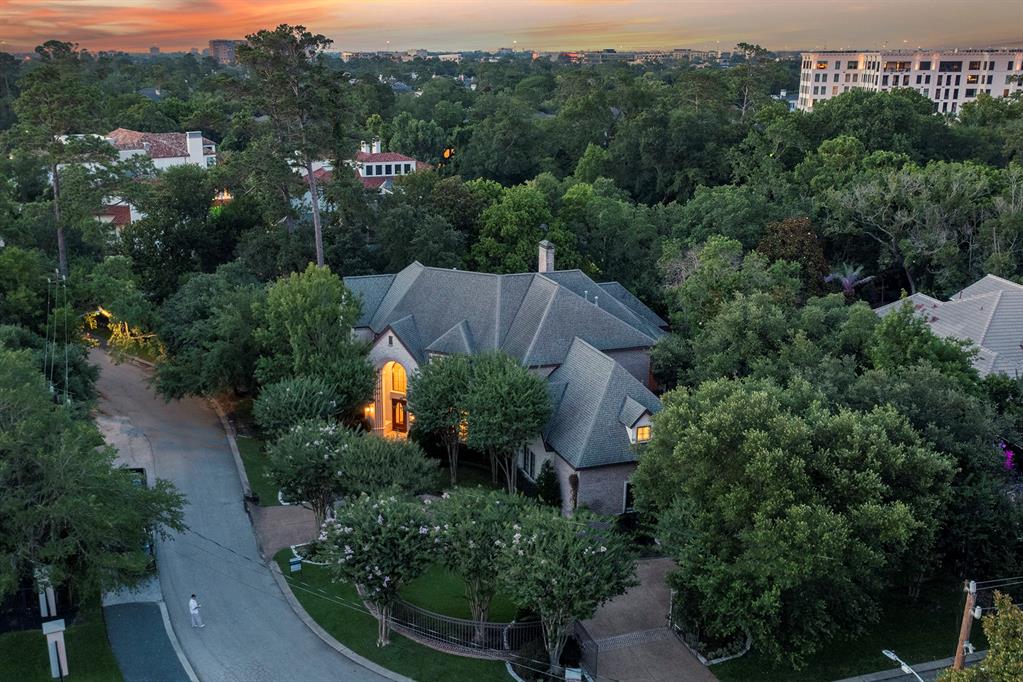 4 Crestwood Drive
