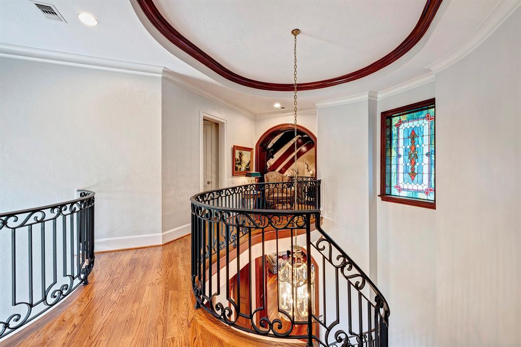 4 Crestwood Drive