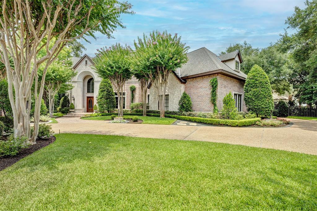 4 Crestwood Drive