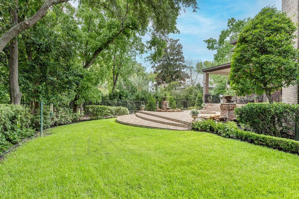 4 Crestwood Drive