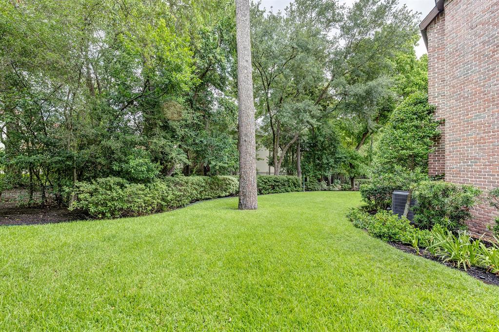 4 Crestwood Drive