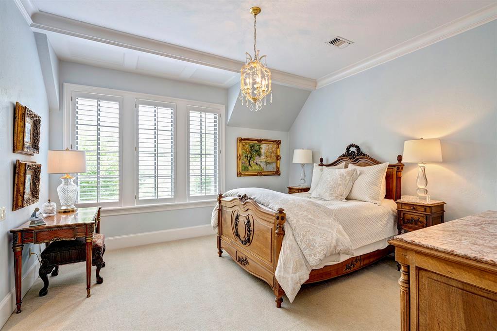 4 Crestwood Drive