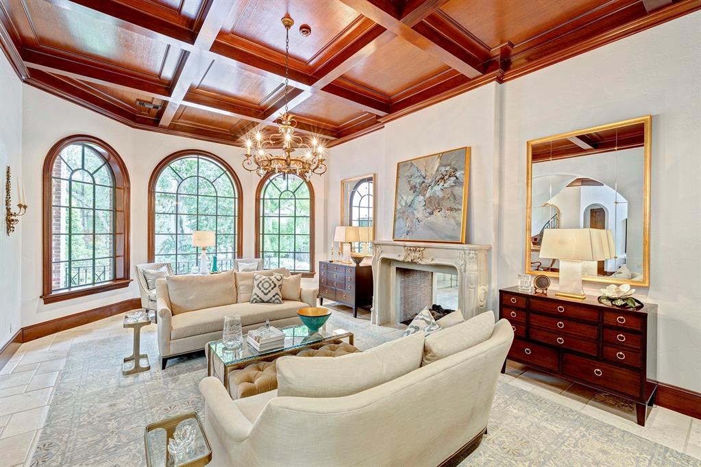 4 Crestwood Drive