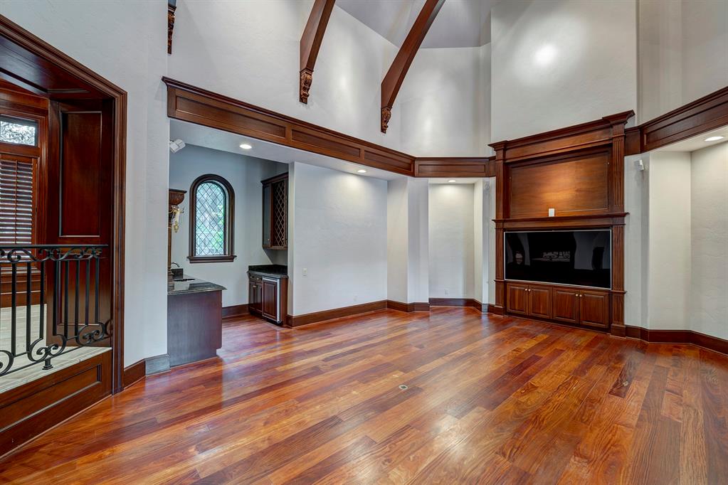 4 Crestwood Drive