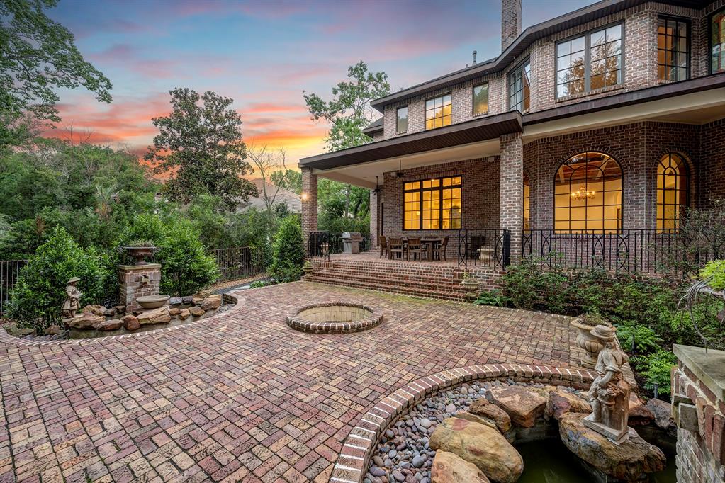 4 Crestwood Drive