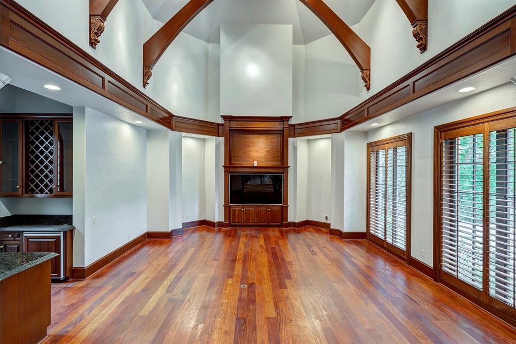 4 Crestwood Drive