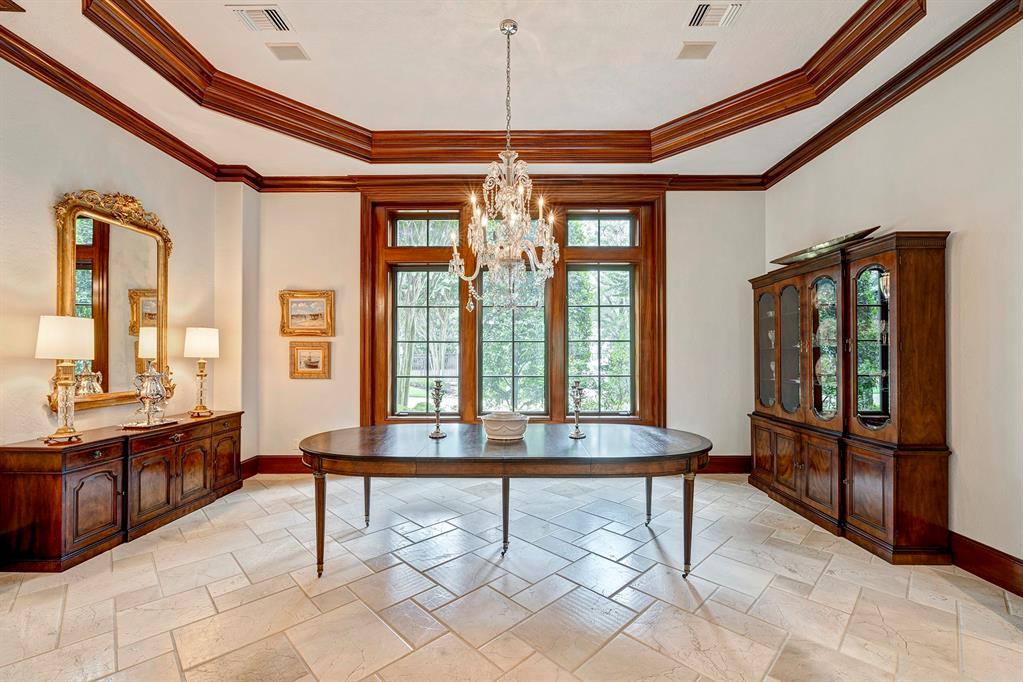 4 Crestwood Drive