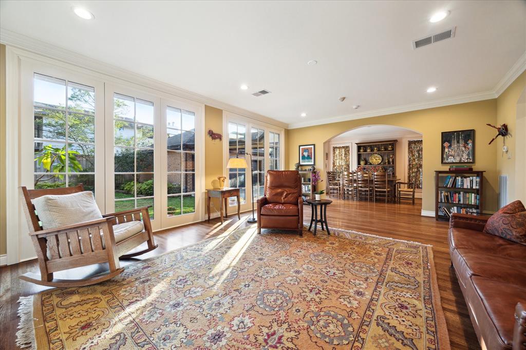 3769 Sunset Boulevard