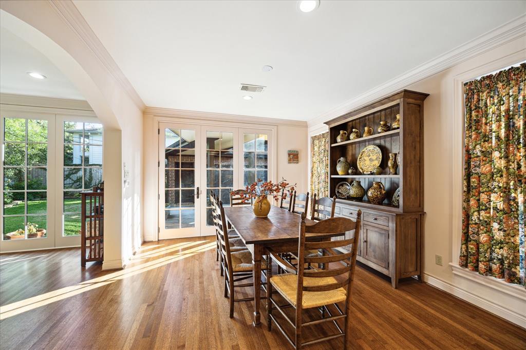 3769 Sunset Boulevard