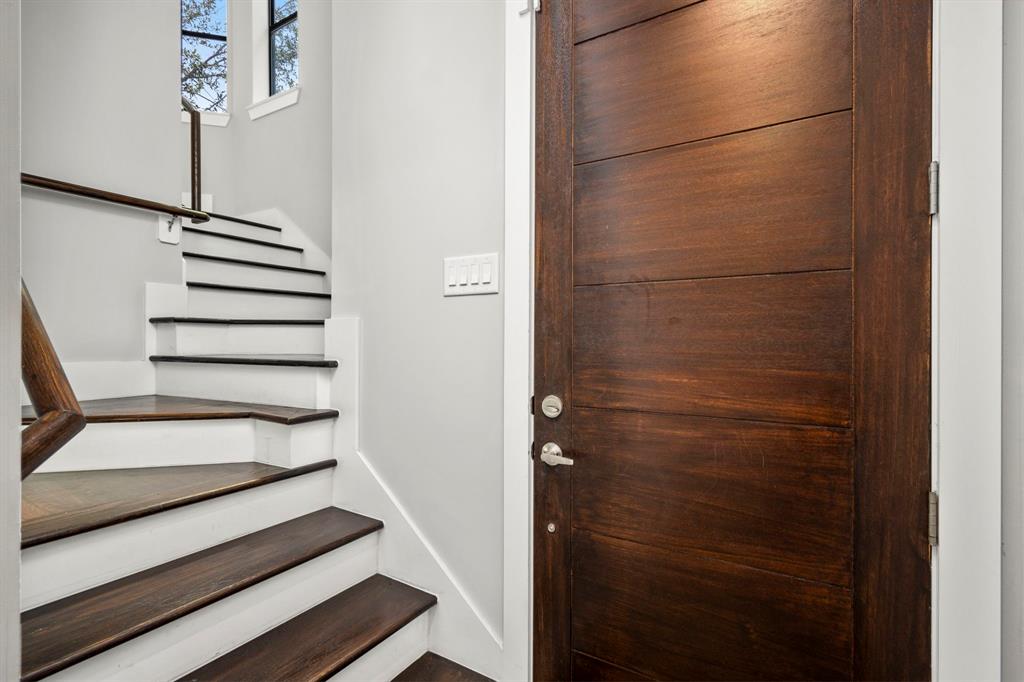 833 W 19th Street
