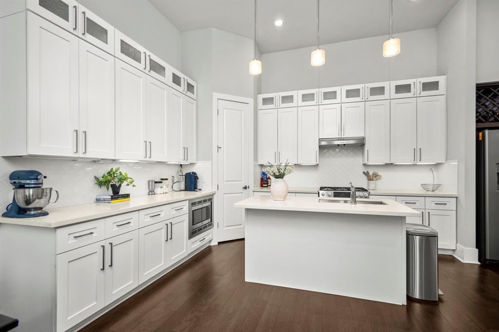 833 W 19th Street