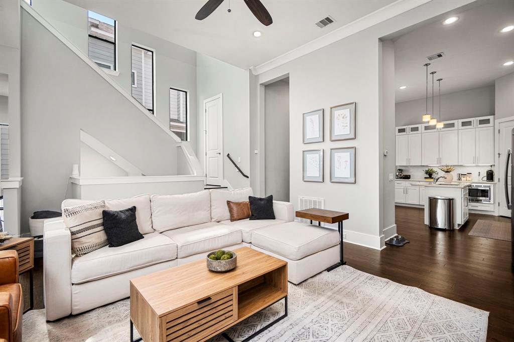 833 W 19th Street