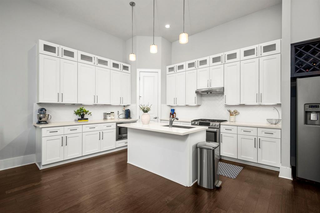 833 W 19th Street