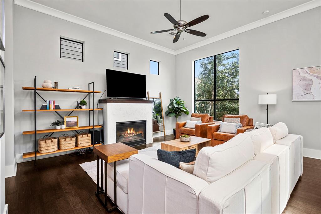 833 W 19th Street