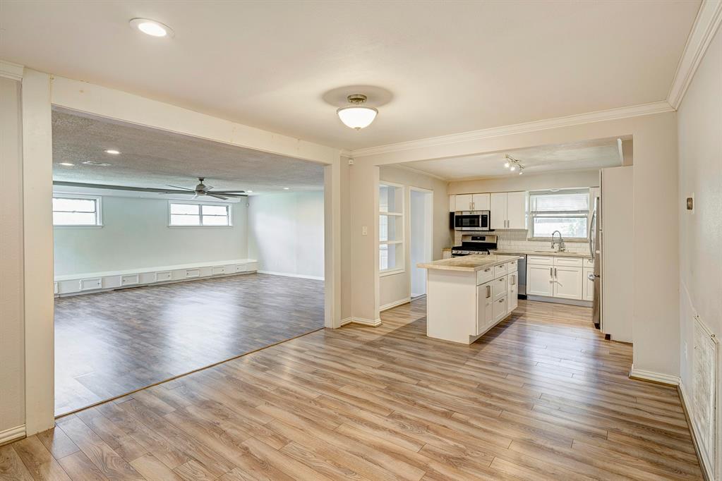 5966 Glenhurst Drive