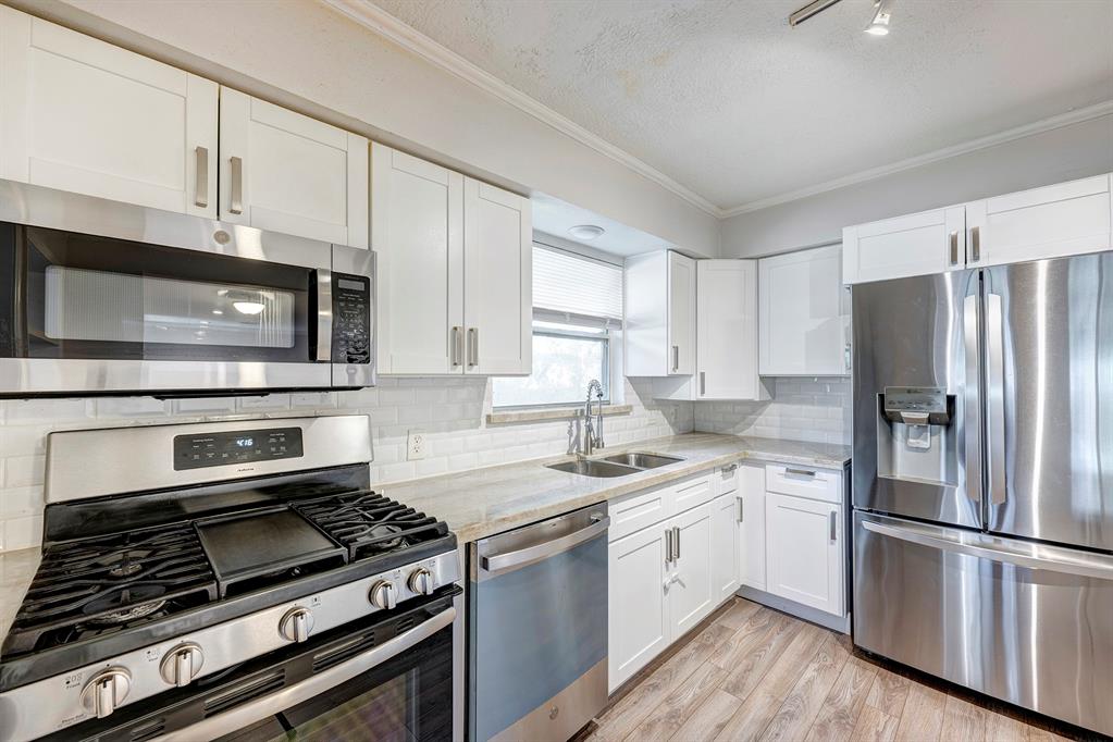 5966 Glenhurst Drive