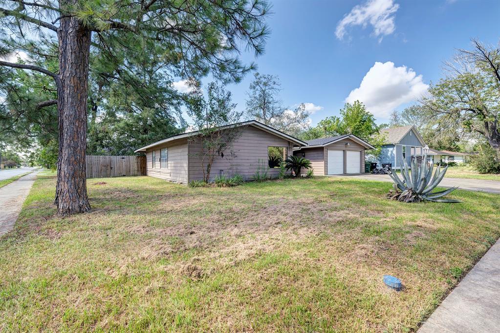 5966 Glenhurst Drive