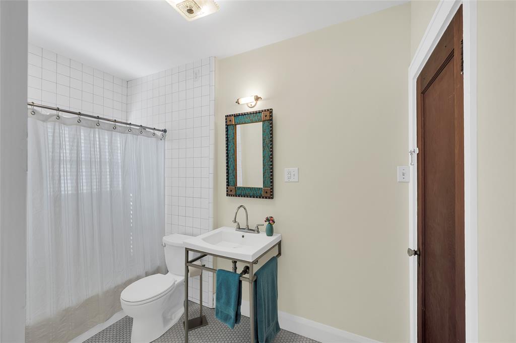 1708 Sunset Boulevard
