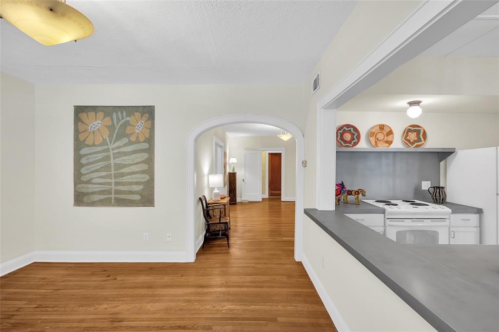 1708 Sunset Boulevard