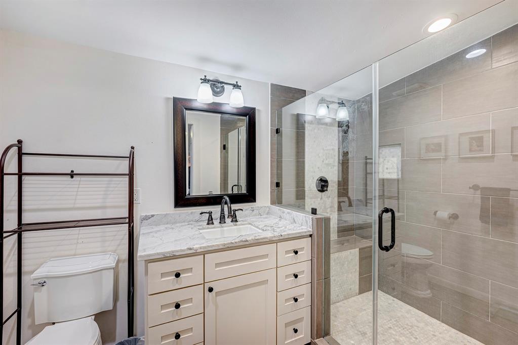 1016 W Cottage Street