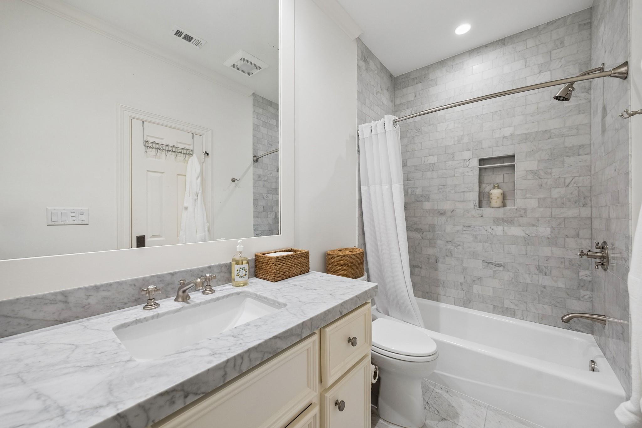 3036 Locke Lane