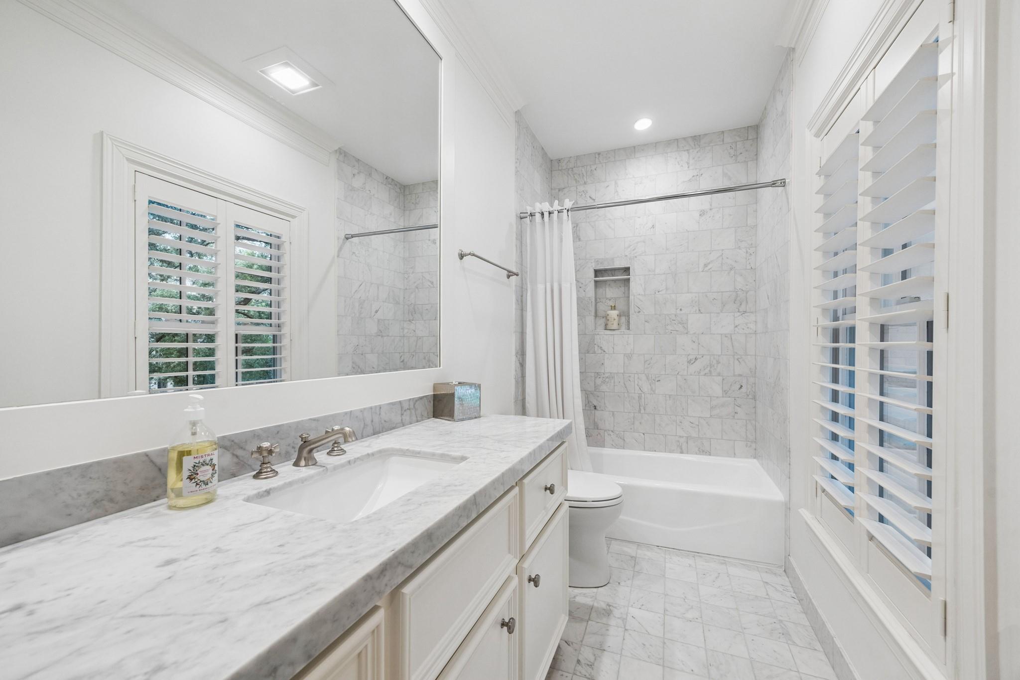 3036 Locke Lane