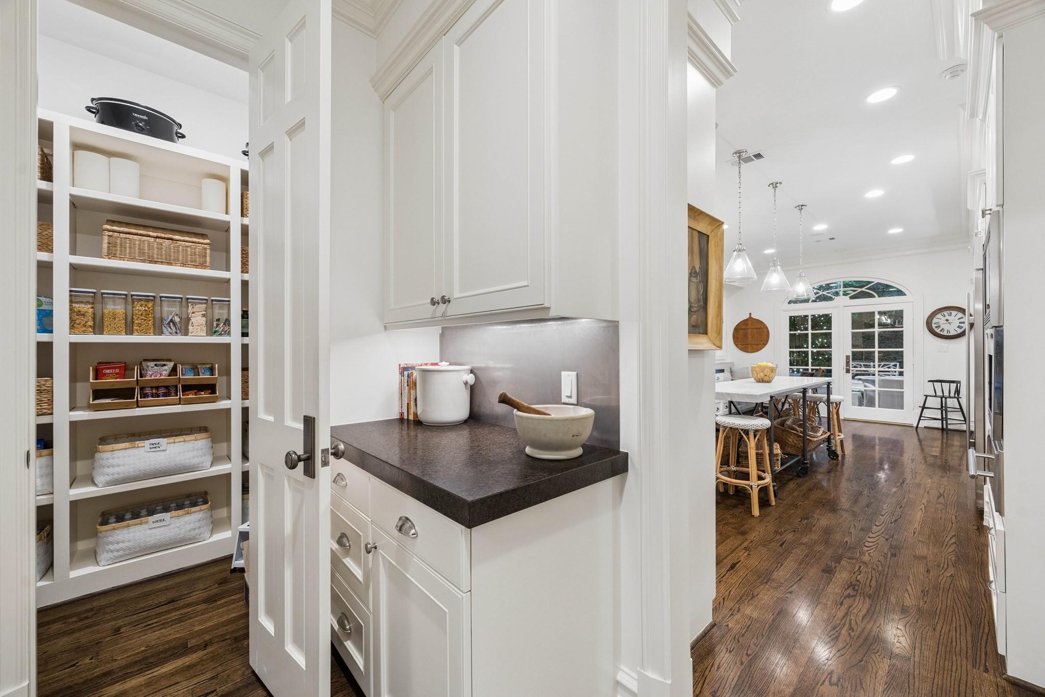 3036 Locke Lane