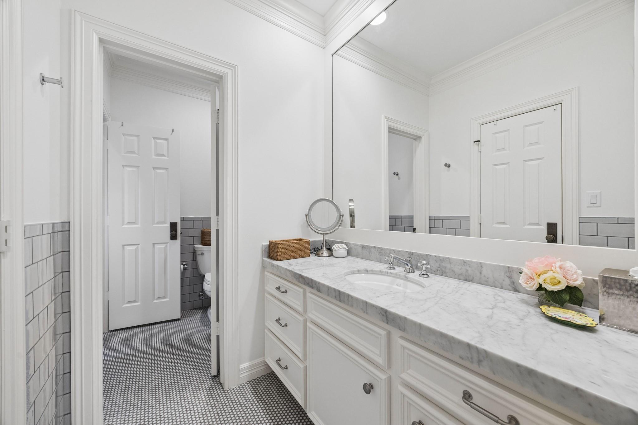 3036 Locke Lane