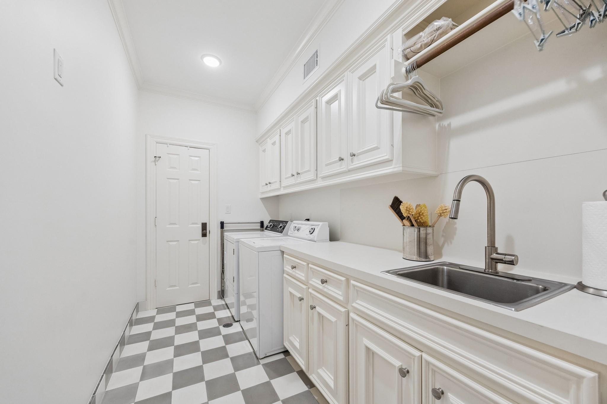 3036 Locke Lane