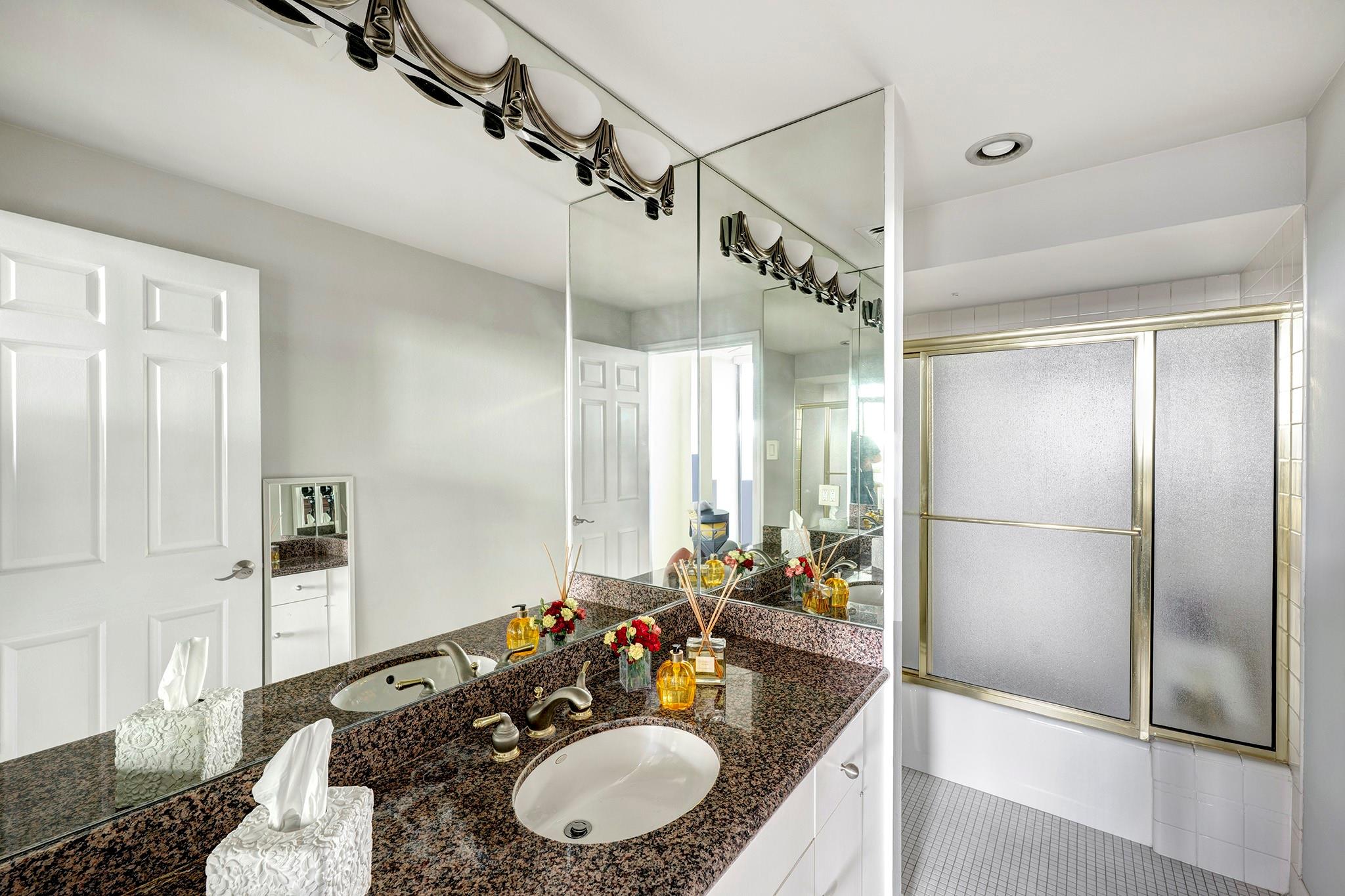 15 Greenway Plaza # 17B