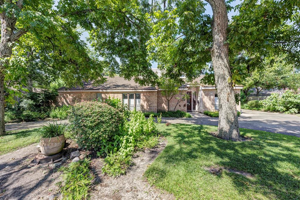 1313 Spring Oaks Circle