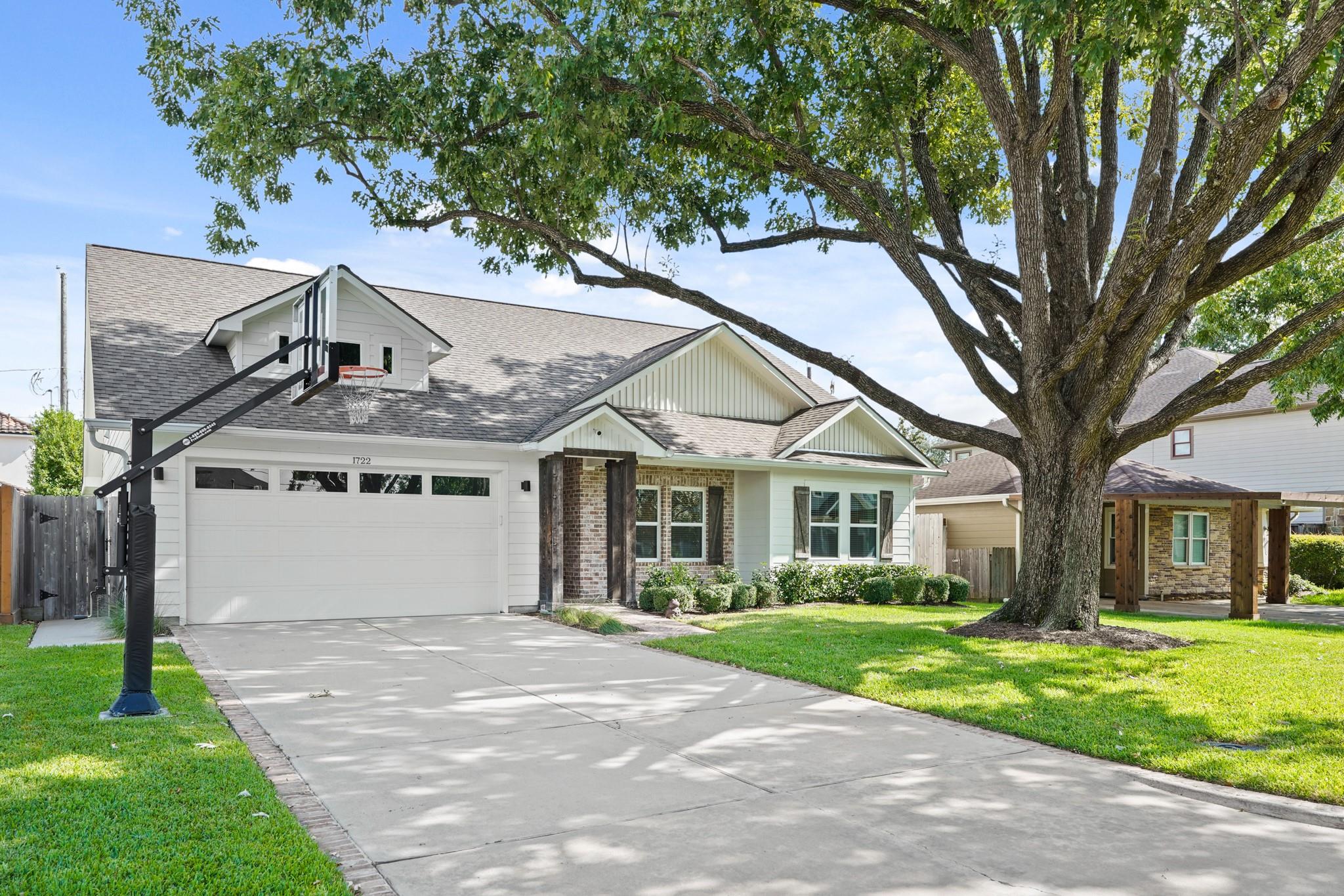 1722 Chippendale Road