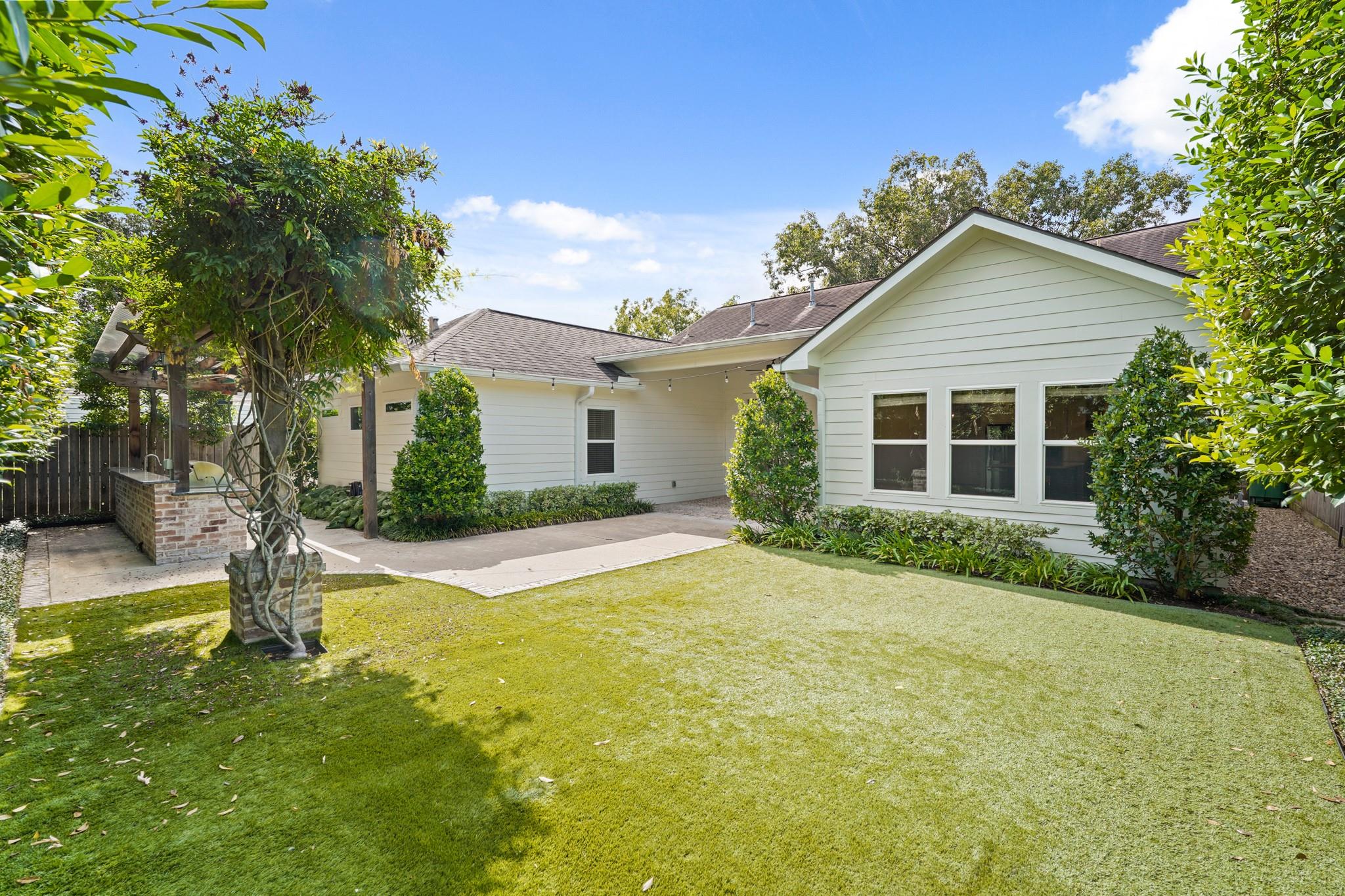 1722 Chippendale Road