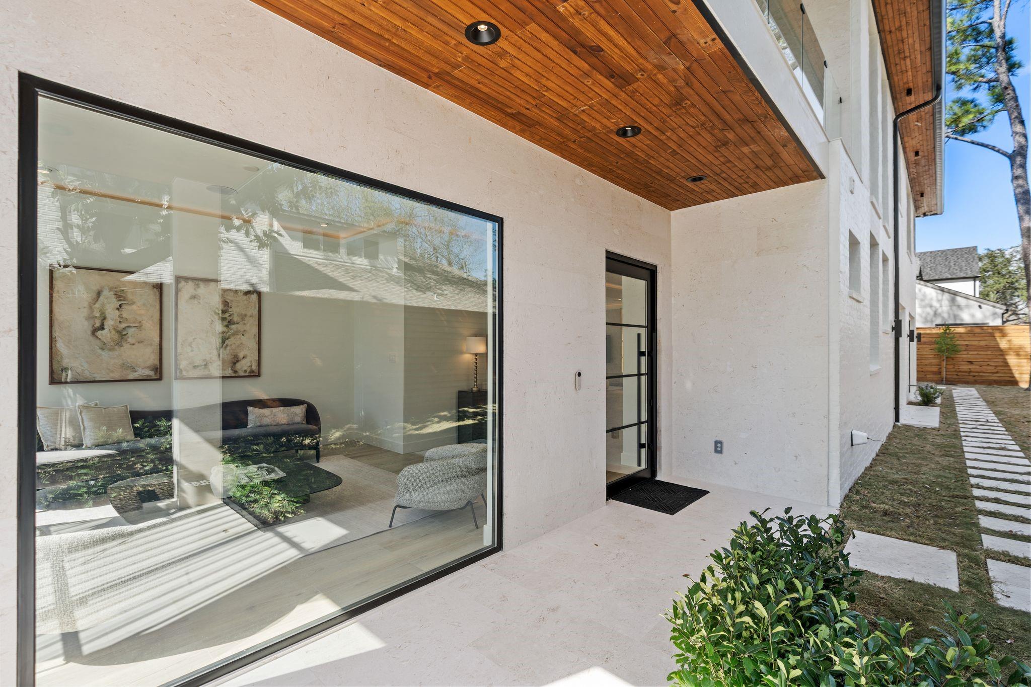 46 W Broad Oaks Dr