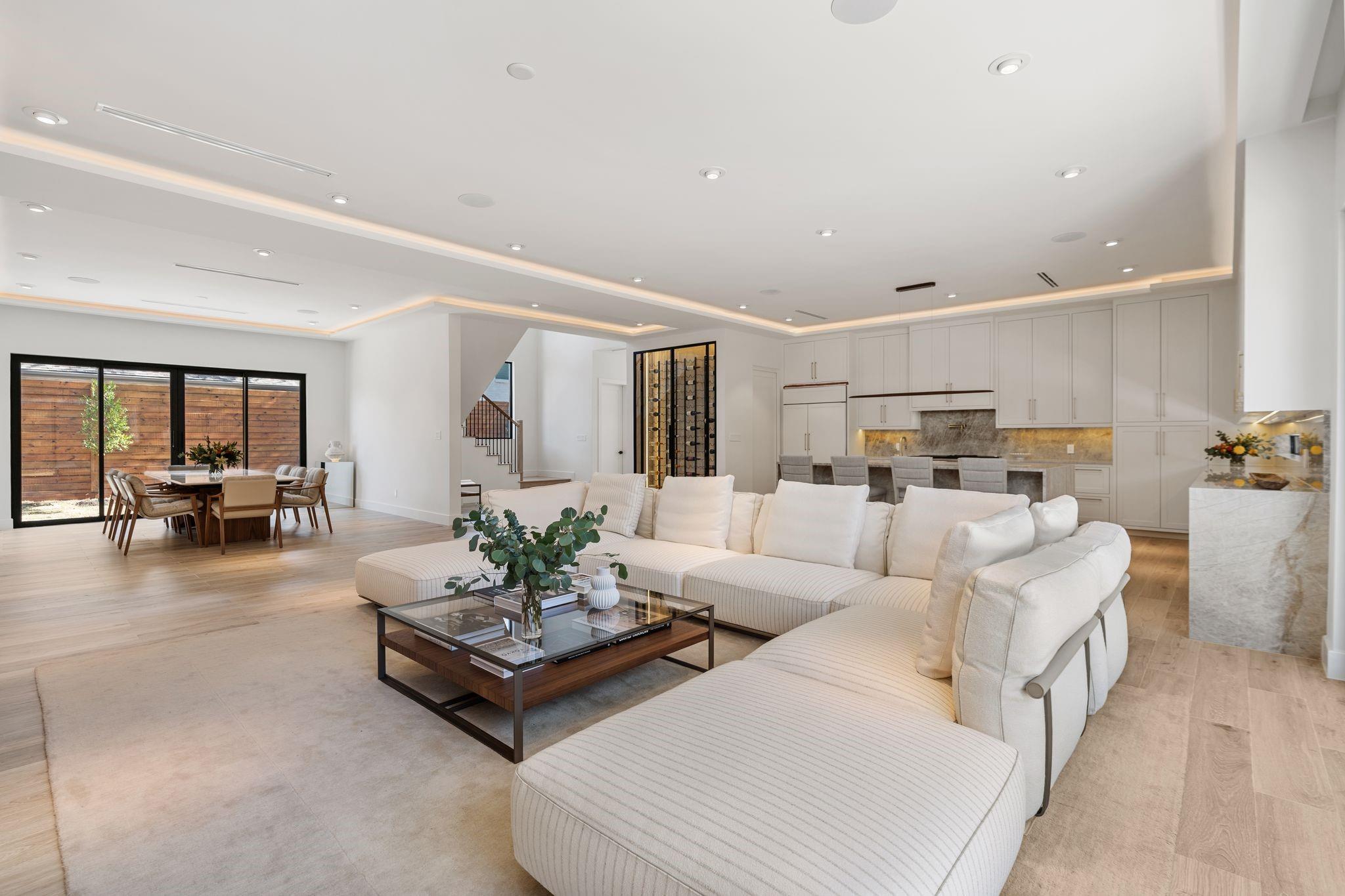 46 W Broad Oaks Dr